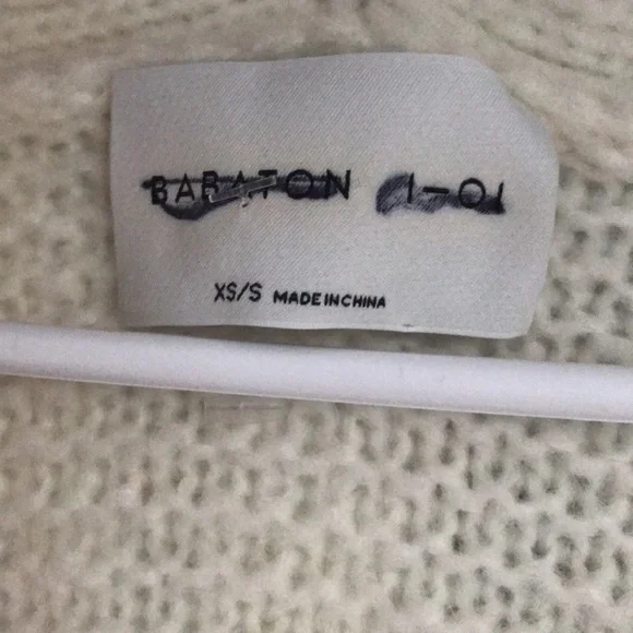 Aritzia Babaton I-OI Cardi Sweater, never worn - Picture 5 of 7